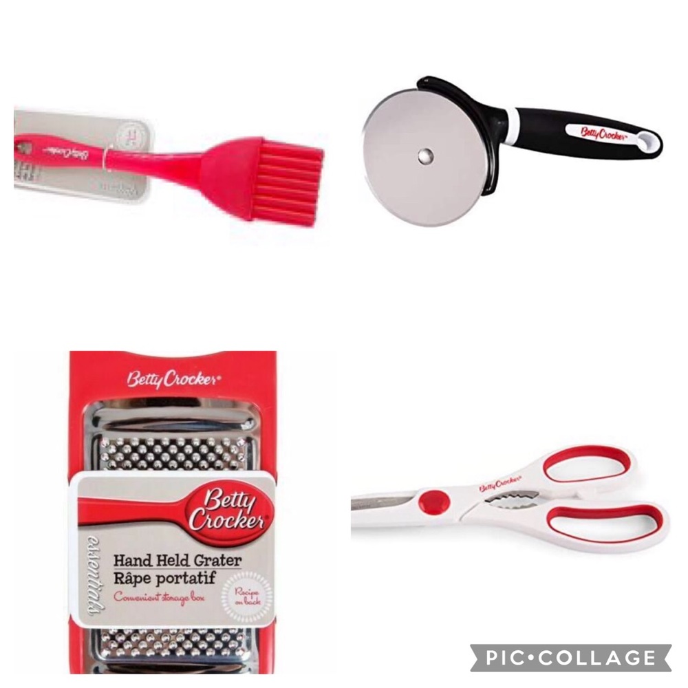 4 piece red Betty Crocker pizza making set